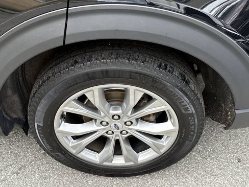 Used 2023 Ford Explorer XLT w/ Equipment Group 202A AWD/4WD image 11