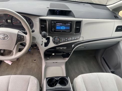 Used 2014 Toyota Sienna LE image 15