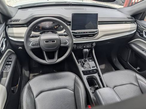 Used 2025 Jeep Compass Limited AWD/4WD image 9