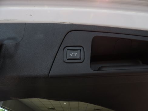 Used 2018 Buick Envision Essence w/ LPO, Cargo Package AWD/4WD image 20