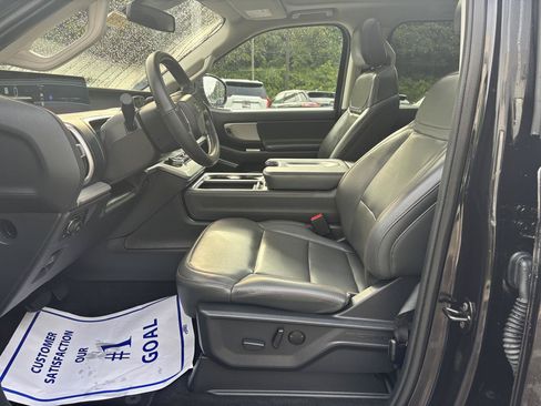 Used 2025 Ford Expedition Active AWD/4WD image 11