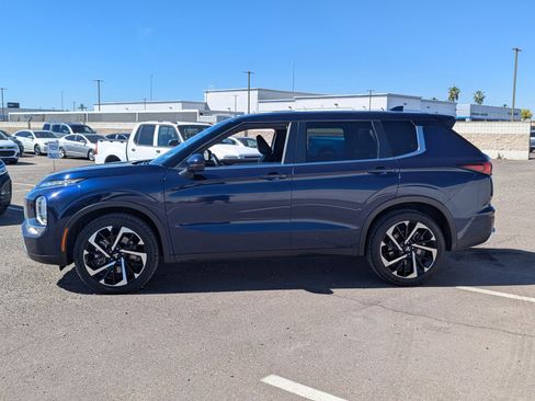 Used 2024 Mitsubishi Outlander SE image 2