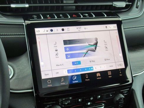 New 2025 Jeep Grand Cherokee Limited w/ Luxury Tech Group II image 19