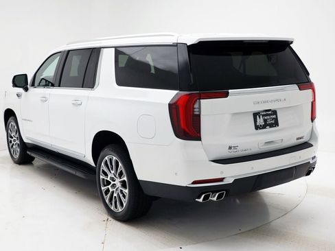 Used 2025 GMC Yukon XL Denali image 7