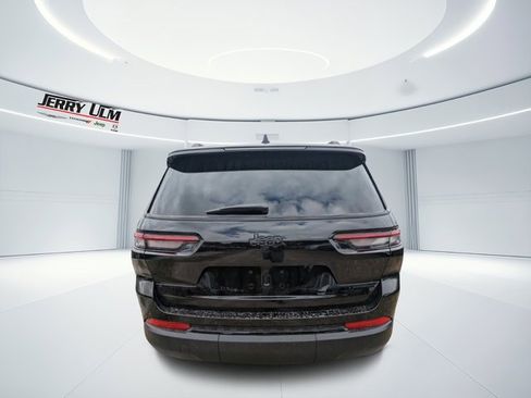 New 2025 Jeep Grand Cherokee L Limited w/ Black Appearance Package image 4