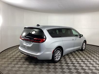 Used 2024 Chrysler Pacifica Touring-L
