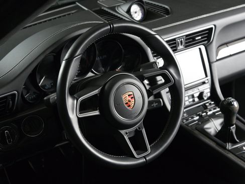 Used 2016 Porsche 911 R RWD image 3