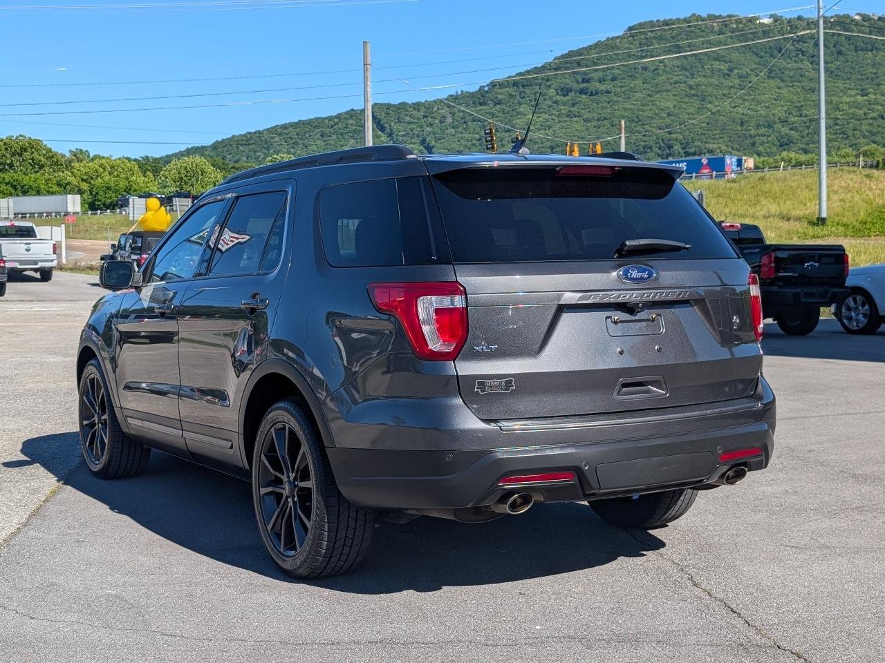 Used 2019 Ford Explorer XLT w/ Equipment Group 202A FWD image 3