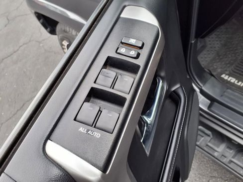 Used 2019 Toyota 4Runner SR5 Premium image 10