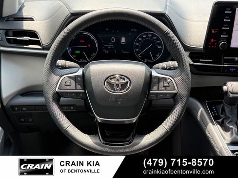 Used 2023 Toyota Sienna Limited FWD image 13