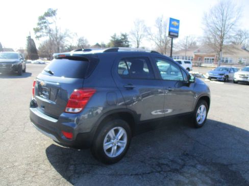Used 2022 Chevrolet Trax LT w/ LT Convenience Package image 6