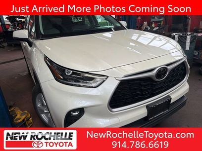 Used 2021 Toyota Highlander LE