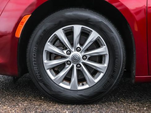 Used 2017 Chrysler Pacifica Touring-L image 15