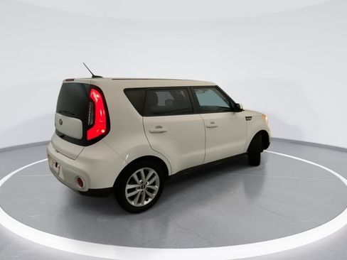 Used 2018 Kia Soul + FWD image 4