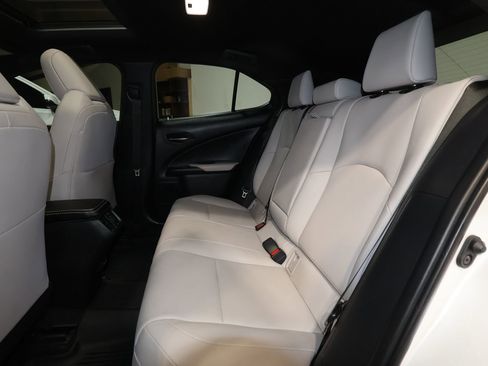 Used 2022 Lexus UX 200 w/ Premium Package image 23