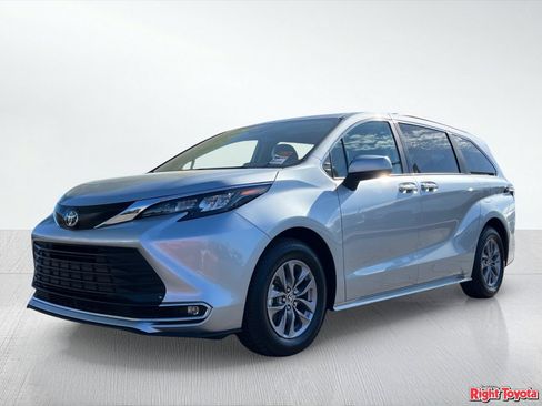 Certified 2024 Toyota Sienna XLE FWD image 2