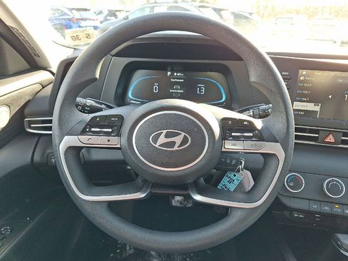 Certified 2025 Hyundai Elantra SE image 16