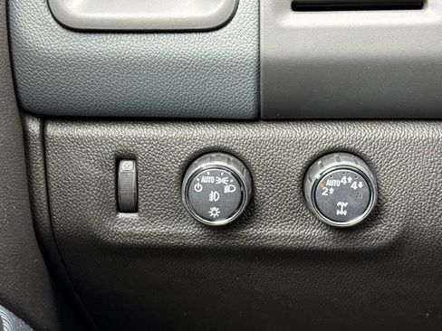 Used 2022 Chevrolet Colorado Z71 AWD/4WD image 27