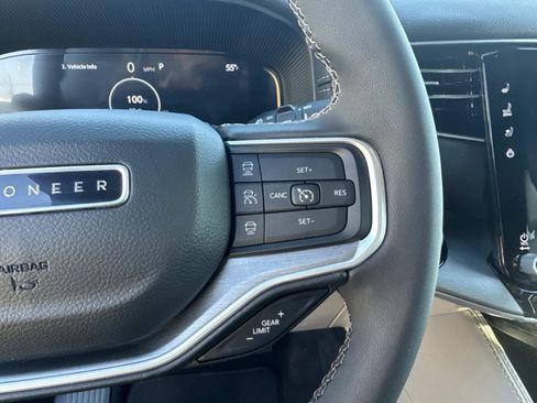 Certified 2025 Jeep Wagoneer 4WD image 24