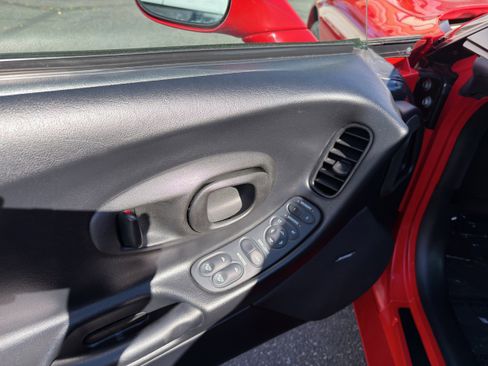 Used 2001 Chevrolet Corvette Convertible w/ Preferred Equipment Group2 image 16