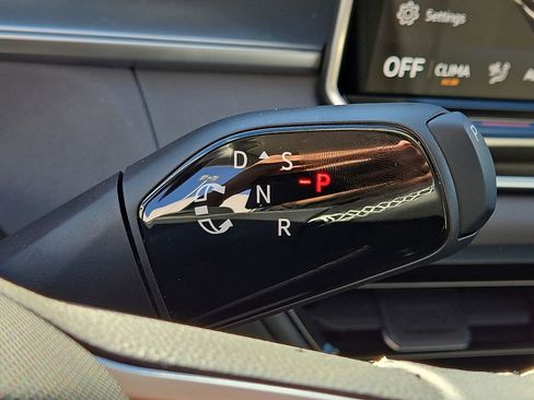 New 2026 Volkswagen Tiguan SE image 23