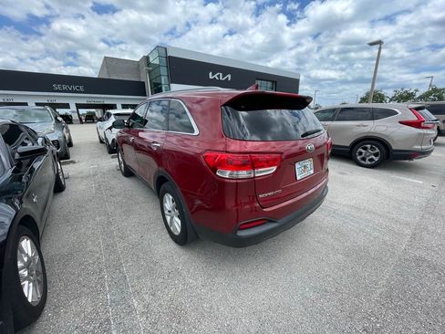 Used 2017 Kia Sorento FWD w/ LX Convenience Package image 5