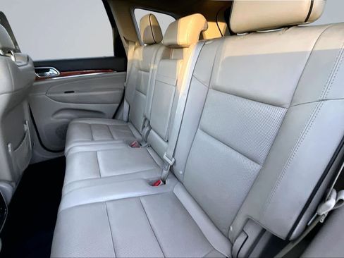 Used 2013 Jeep Grand Cherokee Overland w/ Advance Technology Group AWD/4WD image 13