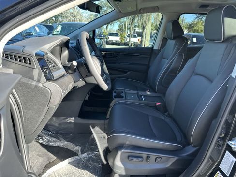 New 2026 Honda Odyssey Touring image 13