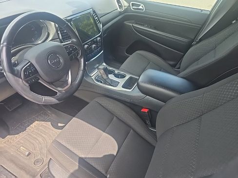 Used 2022 Jeep Grand Cherokee Laredo E RWD image 11