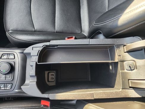 Used 2024 GMC Terrain SLT image 21