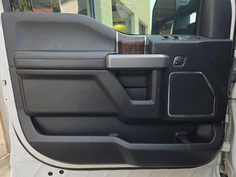 Used 2017 Ford F250 Platinum w/ Platinum Ultimate Package AWD/4WD image 12