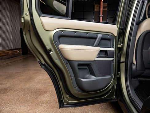 Used 2020 Land Rover Defender 110 HSE image 33