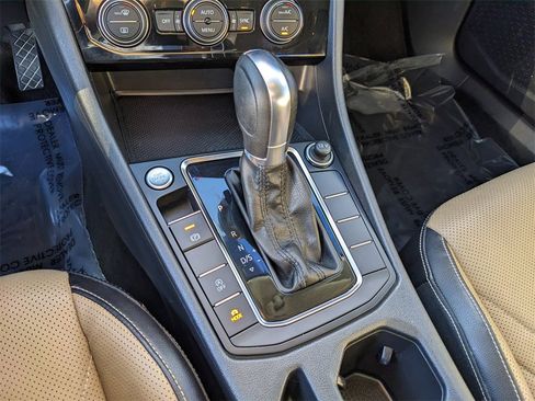 Used 2019 Volkswagen Jetta SEL Premium image 25