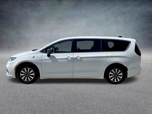 Used 2024 Chrysler Pacifica Limited FWD image 8