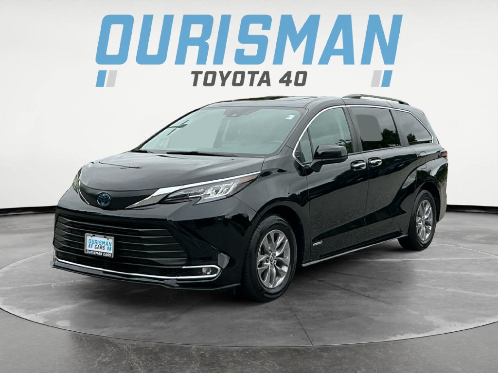 Used 2021 Toyota Sienna XLE w/ XLE Plus Package FWD image 3