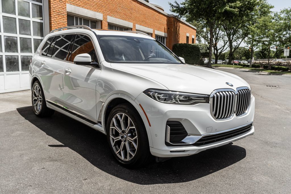 Used 2022 BMW X7 xDrive40i w/ Executive Package AWD/4WD image 5