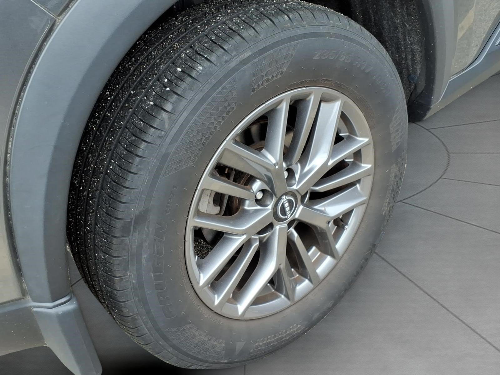 Used 2023 Nissan Rogue S AWD/4WD image 5