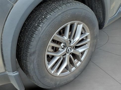 Used 2023 Nissan Rogue S AWD/4WD image 5