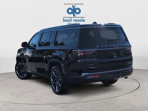 Used 2022 Jeep Wagoneer Series III w/ Premium Group I AWD/4WD image 5