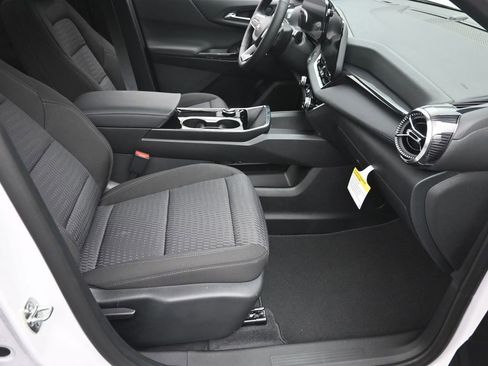 New 2026 Chevrolet Equinox LT w/ Safety and Technology Package FWD image 7