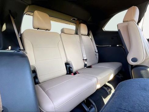 Used 2025 Buick Enclave Preferred w/ Power Package image 18