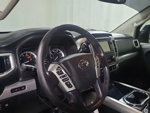 Used 2018 Nissan Titan PRO-4X w/ Pro-4x Convenience Package image 11