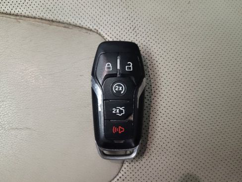 Used 2016 Ford Fusion Titanium FWD image 32