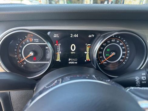 Used 2022 Jeep Wrangler Unlimited Sahara w/ Cold Weather Group AWD/4WD image 25