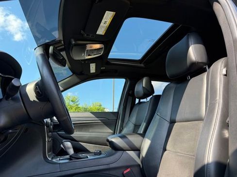 Used 2019 Jeep Grand Cherokee Altitude AWD/4WD image 23