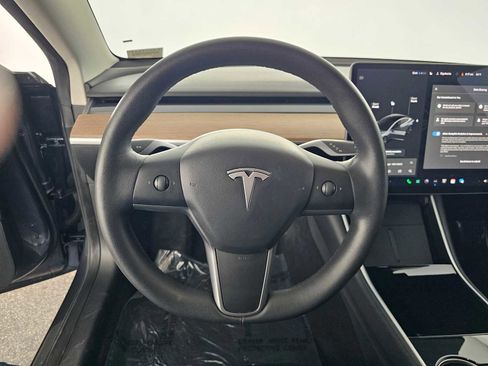 Used 2020 Tesla Model 3 Standard Range image 22