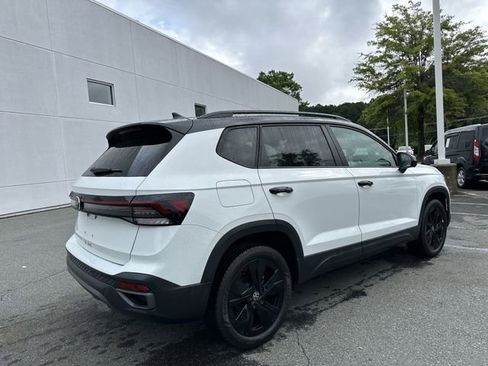 Used 2025 Volkswagen Taos SE image 5