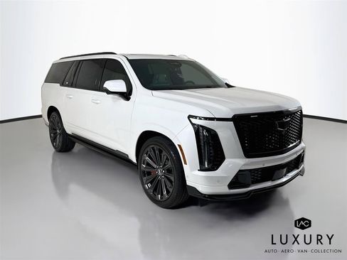 Used 2025 Cadillac Escalade ESV V AWD/4WD image 3