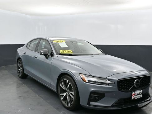 Used 2024 Volvo S60 B5 Core image 5