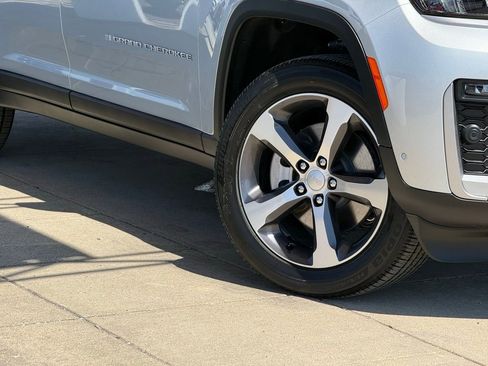 New 2026 Jeep Grand Cherokee L Limited AWD/4WD image 10